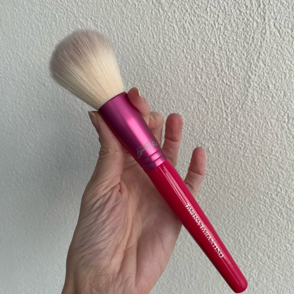 Tarina Tarantino powder brush
